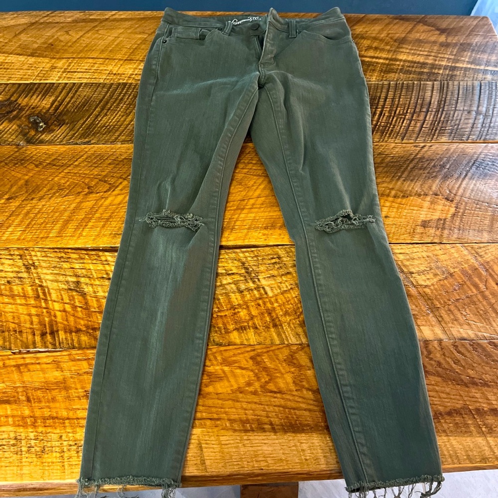 size 4 army green ripped skinny jeans